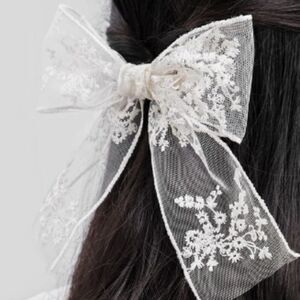 NWT, Lace Bow Hair Clip